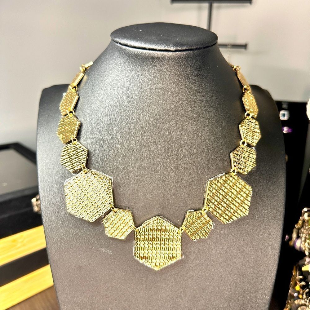 NWT Christian Siriano New York Gold Tone Hexagon statement necklace!